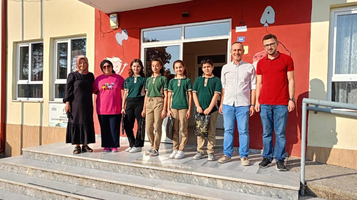 Okulumuzda Bursluluk Sınavını Kazan Öğrenciler Törenle Hediyelerini Aldı